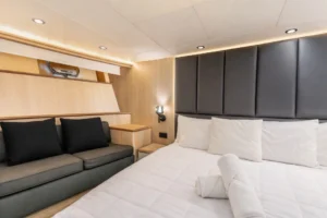 2004-azimut-100-jumbo-yacht-for-sale-dubai (10)
