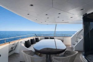 2004-azimut-100-jumbo-yacht-for-sale-dubai (14)
