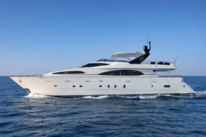 2004-azimut-100-jumbo-yacht-for-sale-dubai (15)
