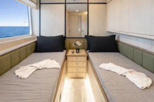 2004-azimut-100-jumbo-yacht-for-sale-dubai (17)
