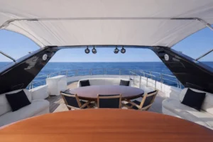 2004-azimut-100-jumbo-yacht-for-sale-dubai (2)