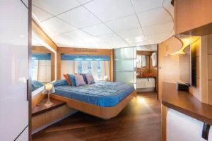 2006-pershing-90-yacht-for-sale-ibiza-11