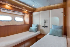 2006-sunseeker-predator-108-for-sale-dubai (6)
