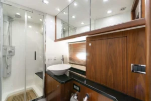 2006-sunseeker-predator-82-for-sale-dubai-refit-2022 (11)