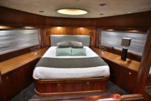 2006-sunseeker-predator-82-for-sale-dubai-refit-2022 (7)