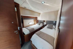 2006-sunseeker-predator-82-for-sale-dubai-refit-2022 (8)