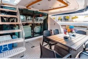 2007-fairline-squadron-78-yacht-for-sale-dubai (4)