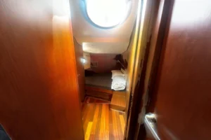 2010-aicon-85-yacht-for-sale-26