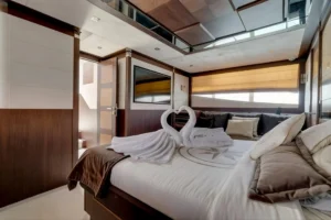 2018 Galeon 780 Chrystal yacht for sale dubai (7)