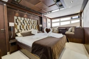 2018 Galeon 780 Chrystal yacht for sale dubai (8)