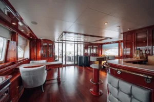 2000-benetti-classic-115-for-sale-in-dubai-12