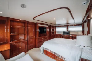 2000-benetti-classic-115-for-sale-in-dubai-20