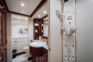 2000-benetti-classic-115-for-sale-in-dubai-22