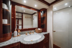 2000-benetti-classic-115-for-sale-in-dubai-23