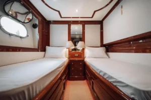 2000-benetti-classic-115-for-sale-in-dubai-28
