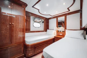 2000-benetti-classic-115-for-sale-in-dubai-29
