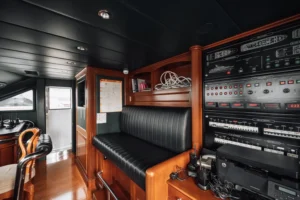 2000-benetti-classic-115-for-sale-in-dubai-38