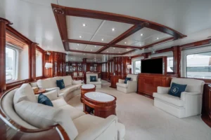 2000-benetti-classic-115-for-sale-in-dubai-8