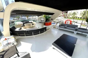 2003 Azimut 98 Leonardo for Sale in Dubai-10