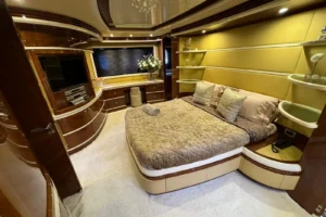 2003 Azimut 98 Leonardo for Sale in Dubai-11