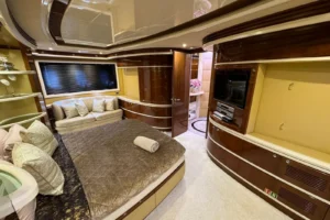 2003 Azimut 98 Leonardo for Sale in Dubai-13