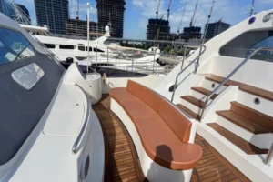 2003-benetti-100-tradition-for-sale-in-dubai-20