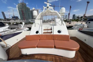 2003-benetti-100-tradition-for-sale-in-dubai-22