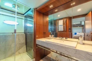 2013-princess-32m-yacht-for-sale-in-manila (11)