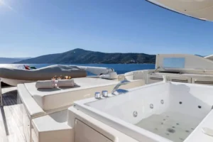 2015-riva-92-duchessa-for-sale-dubai-10
