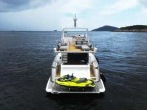 2017-azimut-66-yacht-for-sale-in-hong-kong-2