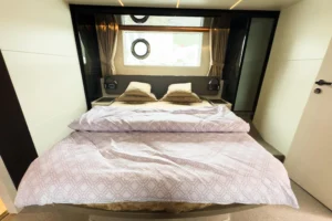 2017-azimut-66-yacht-for-sale-in-hong-kong-37