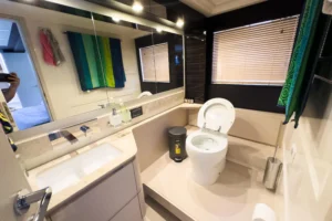2017-azimut-66-yacht-for-sale-in-hong-kong-40