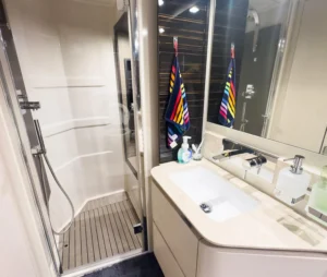 2017-azimut-66-yacht-for-sale-in-hong-kong-42
