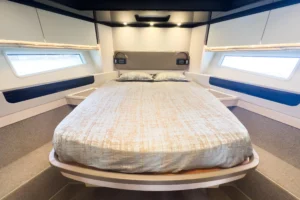 2017-azimut-66-yacht-for-sale-in-hong-kong-43