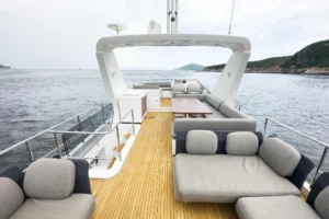 2017-azimut-66-yacht-for-sale-in-hong-kong-6