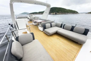 2017-azimut-66-yacht-for-sale-in-hong-kong-8