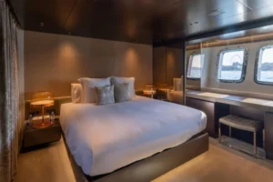 2018-sanlorenzo-sx88-for-sale-in-dubai-13