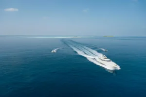 2004-azimut-98-leonardo-for-sale-maldives-3