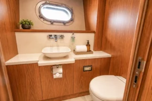 2014-sunseeker-131-marin-for-sale-fort-lauderdale-20