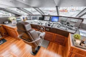 2014-sunseeker-131-marin-for-sale-fort-lauderdale-21