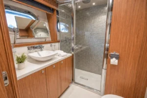 2014-sunseeker-131-marin-for-sale-fort-lauderdale-31