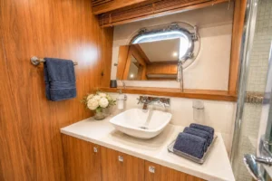 2014-sunseeker-131-marin-for-sale-fort-lauderdale-32
