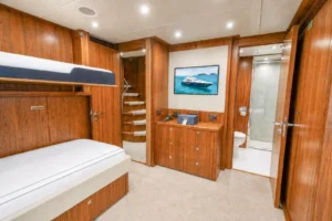 2014-sunseeker-131-marin-for-sale-fort-lauderdale-43