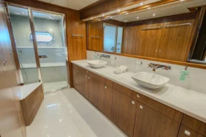 2014-sunseeker-131-marin-for-sale-fort-lauderdale-53