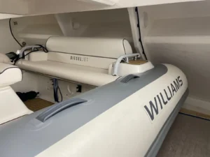 2020-sunseeker-131-yacht-for-sale-hong-kong-11